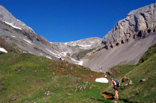 Everyone_headin_up_the_pass